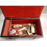 Wooden box containing coins, penknives and lighters. UK P&P Group 1 (£16+VAT for the first lot