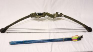 Indian Hunter Camo 30 inch bow with 13 arrows. Not available for in-house P&P