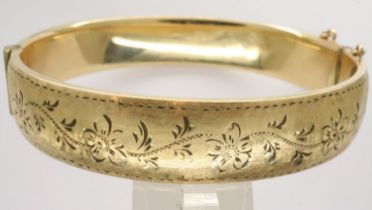 1/5th 9ct rolled gold bangle with safety chain, L: 70 mm, 23.0g. UK P&P Group 1 (£16+VAT for the