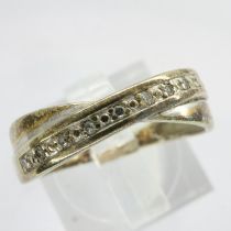 9ct gold crossover ring set with diamonds, size L, 2.0g. UK P&P Group 0 (£6+VAT for the first lot