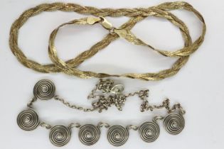 925 silver necklace and a gilt example (2), largest L: 46 cm. UK P&P Group 1 (£16+VAT for the