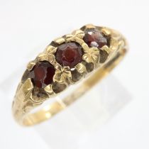 9ct gold trilogy ring set with garnets, size M/N, 2.0g. UK P&P Group 0 (£6+VAT for the first lot and