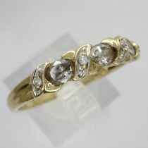 9ct gold ring set with cubic zirconia, size S, 2.0g. UK P&P Group 0 (£6+VAT for the first lot and £