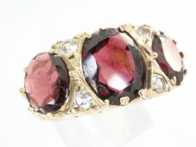 9ct gold ring set with garnets and topaz, size R, 3.8g. UK P&P Group 0 (£6+VAT for the first lot and