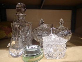 Glass and crystal including a pair of bonboniera. Not available for in-house P&P