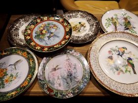 Fourteen collectors plates Royal Worcester and Royal Sutherland. Not available for in-house P&P