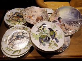 Fifteen collectors plates Wedgwood and Tirschenreuth. Not available for in-house P&P