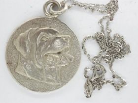 925 silver Rottweiler pendant necklace, L: 46 cm. UK P&P Group 1 (£16+VAT for the first lot and £2+
