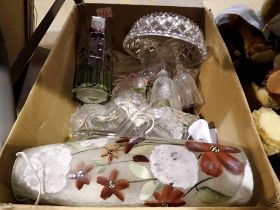 Mixed glass and crystal including bowls. Not available for in-house P&P
