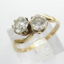 9ct gold ring set with cubic zirconia, size J/K, 1.7g. UK P&P Group 0 (£6+VAT for the first lot