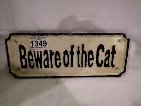 Cast iron Beware of Cat sign, W: 20 cm. UK P&P Group 1 (£16+VAT for the first lot and £2+VAT for