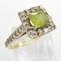 9ct gold cluster ring set with peridot and cubic zirconia, size M, 2.5g. UK P&P Group 0 (£6+VAT