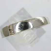 9ct white gold ring set with two diamonds, size L/M, 1.7g. UK P&P Group 0 (£6+VAT for the first