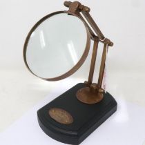 Brass magnifying glass on a wooden base. UK P&P Group 1 (£16+VAT for the first lot and £2+VAT for