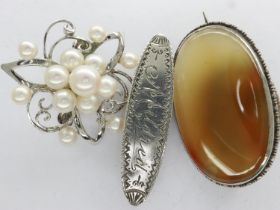 Four silver brooches including a hallmarked silver example, largest L: 39 mm. UK P&P Group 1 (£16+