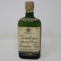 Sealed bottle of Gordons gin, c.1955. UK P&P Group 2 (£20+VAT for the first lot and £4+VAT for