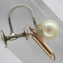 Gold chain fastener and a single white gold screw earring, combined 1.2g. UK P&P Group 0 (£6+VAT for