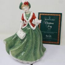 Royal Doulton annual figurine, Christmas Day 2000 HN4242 with CoA, no cracks or chips, H: 22 cm.