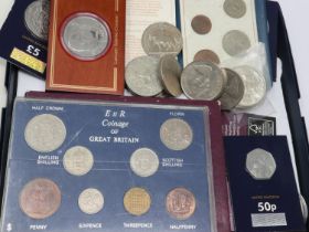 Collection of mixed coins including £5 coins and a 1970's coin set. UK P&P Group 1 (£16+VAT for