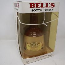 Bells whisky decanter, boxed. UK P&P Group 2 (£20+VAT for the first lot and £4+VAT for subsequent