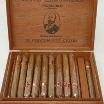 Twenty cased King Edward invincible deluxe cigars. P&P Group 1 (£14+VAT for the first lot and £1+VAT