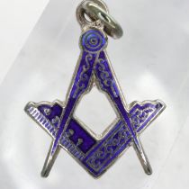 Enamelled silver Masonic square and compass charm, H: 14 mm. UK P&P Group 1 (£16+VAT for the first