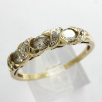 9ct gold ring set with cubic zirconia, size S, 2.0g. UK P&P Group 0 (£6+VAT for the first lot and £