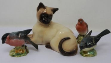 Beswick cat and three Beswick birds, no cracks or chips, largest H: 11 cm. UK P&P Group 2 (£20+VAT