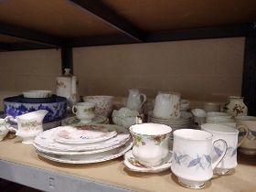 Quantity of mixed ceramics, including Royal Albert Old Country Roses. Not available for in-house P&P
