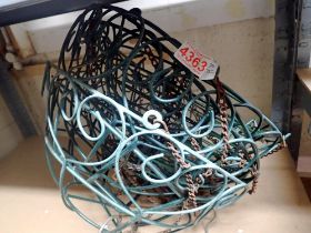 A quantity of green wire hanging baskets, mixed sizes. Not available for in-house P&P