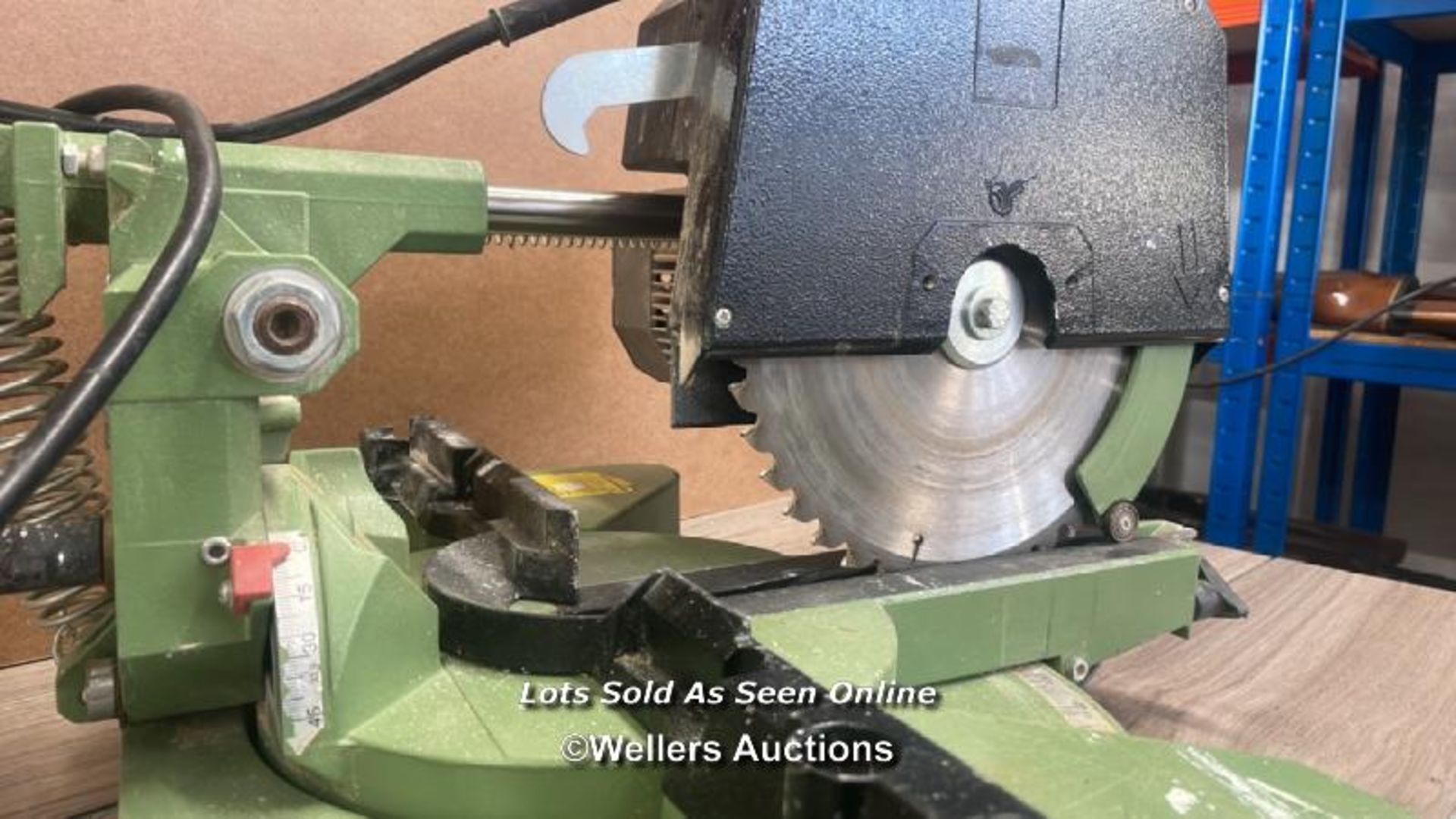 ELEKTRA BECKUM CROSSCUT AND MITRE SAW TYPE KGS 300, POWERS UP AND APPEARS TO BE IN WORKING ORDER. - Bild 4 aus 6