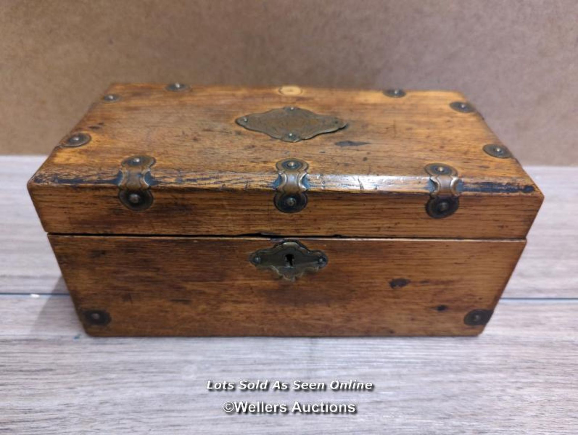 SMALL TWO COMPARTMENT TEA CADDY