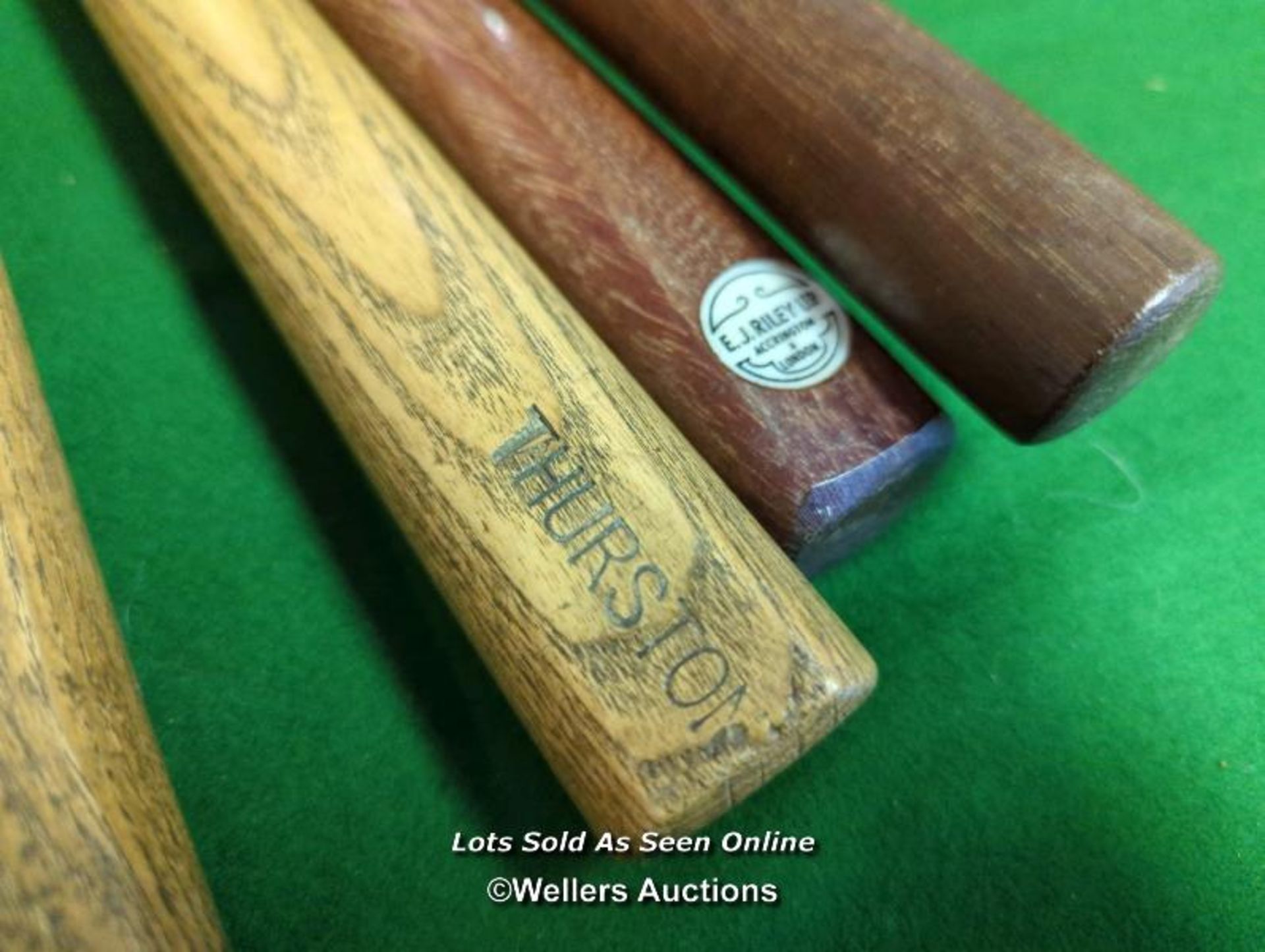 4X BILLIARD CUES AND A REST INC. THURSTON, E.J RILEY, ONE CUE IS TELESCOPIC [THIS LOT WILL NEED - Image 3 of 5