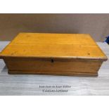 AN OAK CASE BOX, 47 X 13 X 25CM