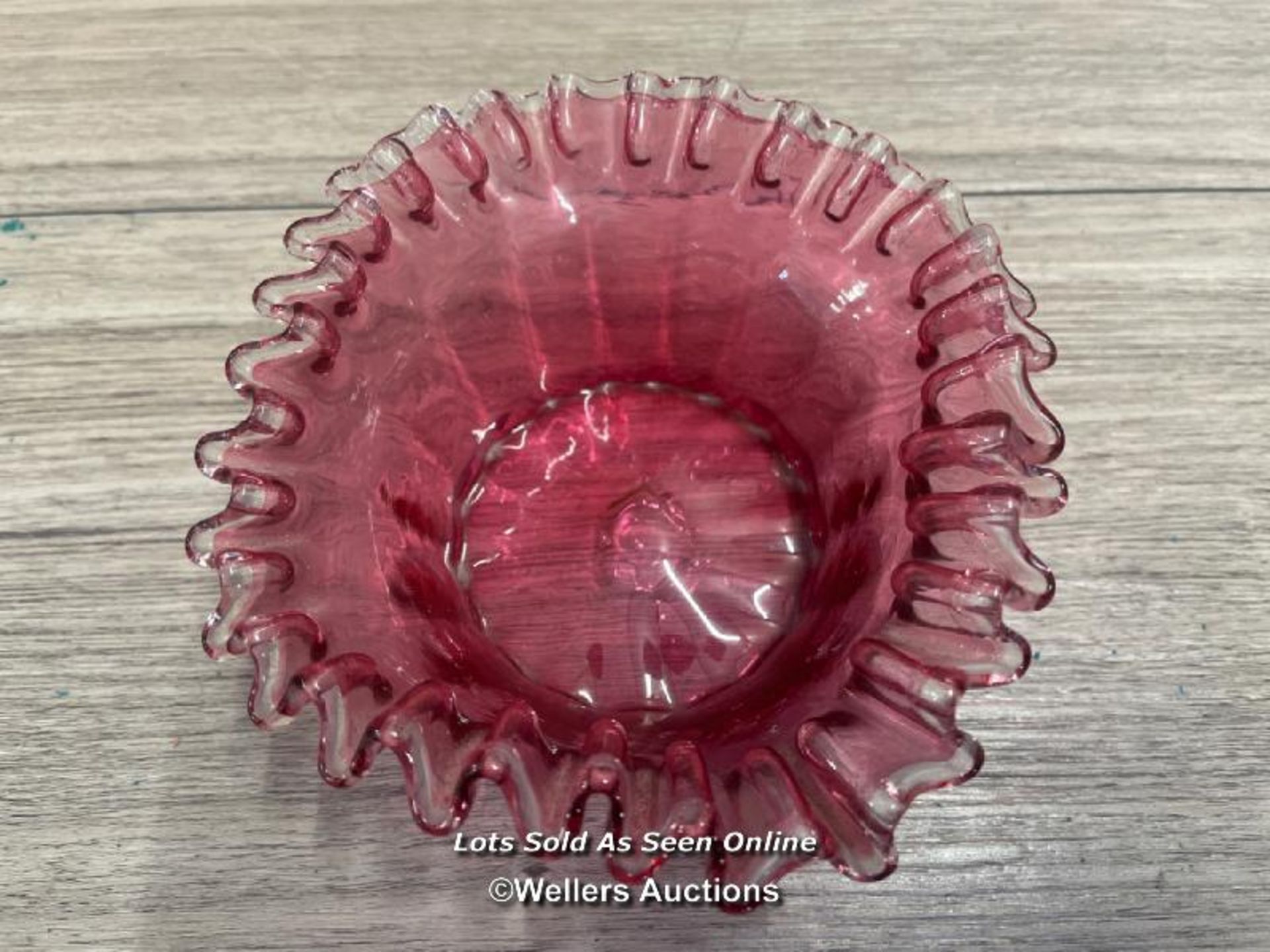 CRANBERRY GLASS BOWL WITH FRILLED EDGE, 13CM DIAMETER - Image 2 of 3