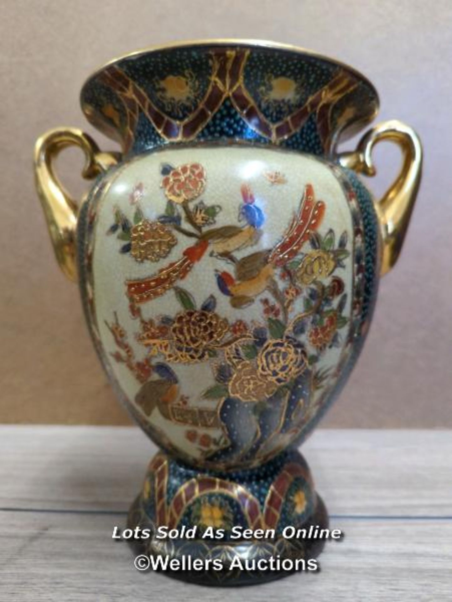 A MODERN CHINESE VASE DECORATED WITH BIRDS, 25.5CM HIGH - Image 2 of 7