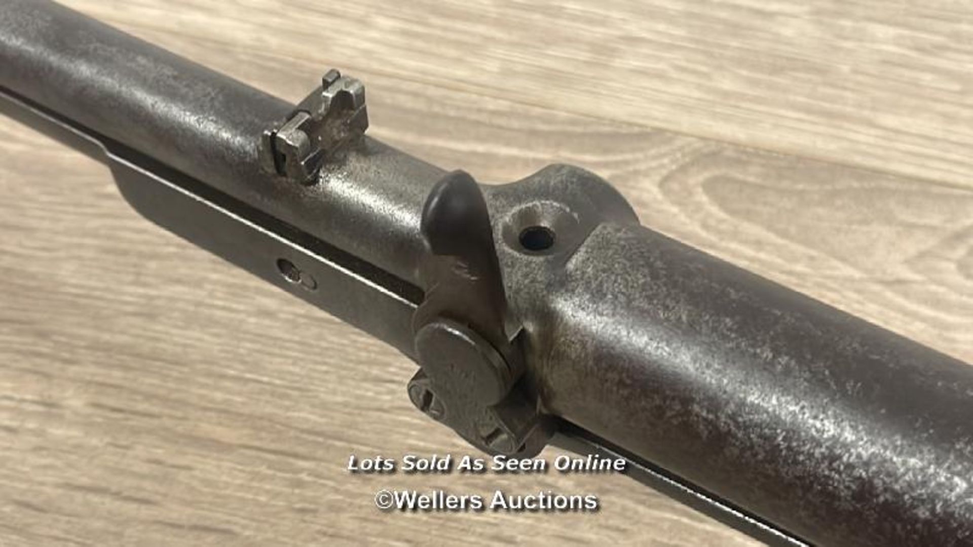 VINTAGE LINCOLN JEFFRIES AIR RIFLE, CALIBRE UNKNOWN, PATENT NO. 8761/0 . STOCK INSCRIPTION READS " - Image 6 of 9