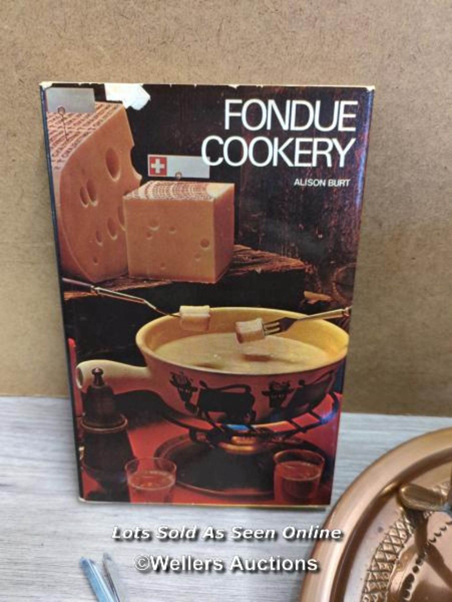 COPPER FONDUE SET WITH RECIPE BOOK - Image 2 of 7