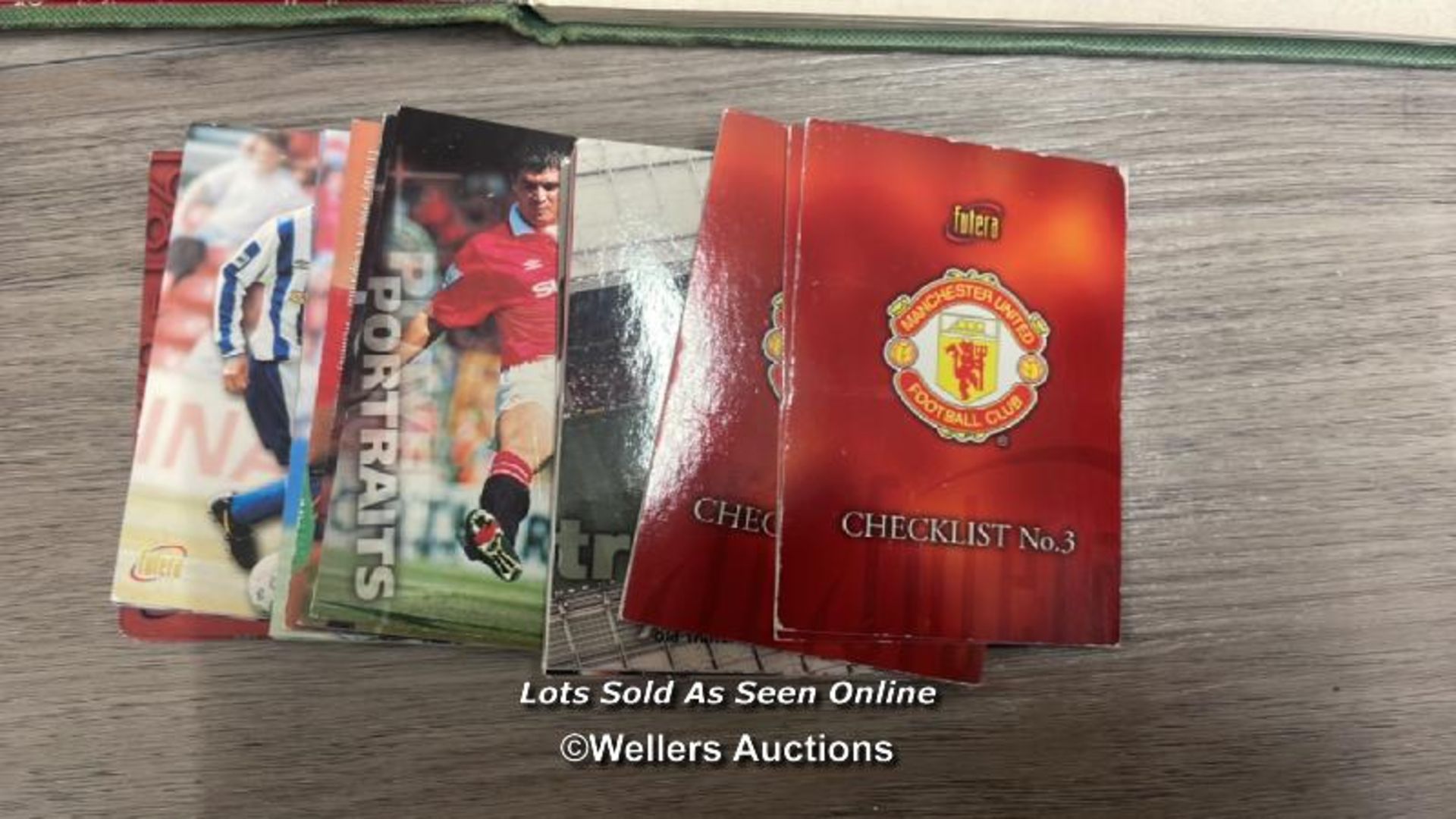 FOOTBALL - A LARGE COLLECTION OF BOOKS, COLLECTABLE CARDS INCLUDING THE BOYS BOOK OF SOCCER 1966, - Image 7 of 11