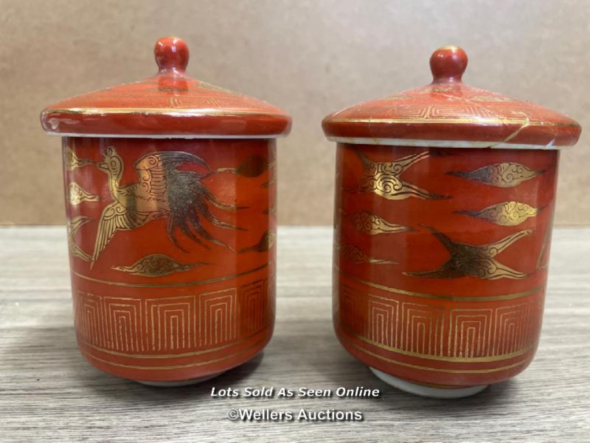 CERAMICS INCLUDING TWO CHINESE POTS WITH LIDS, THREE WEDGWOOD TRINKET POTS AND WATER JUG FROM - Image 2 of 8