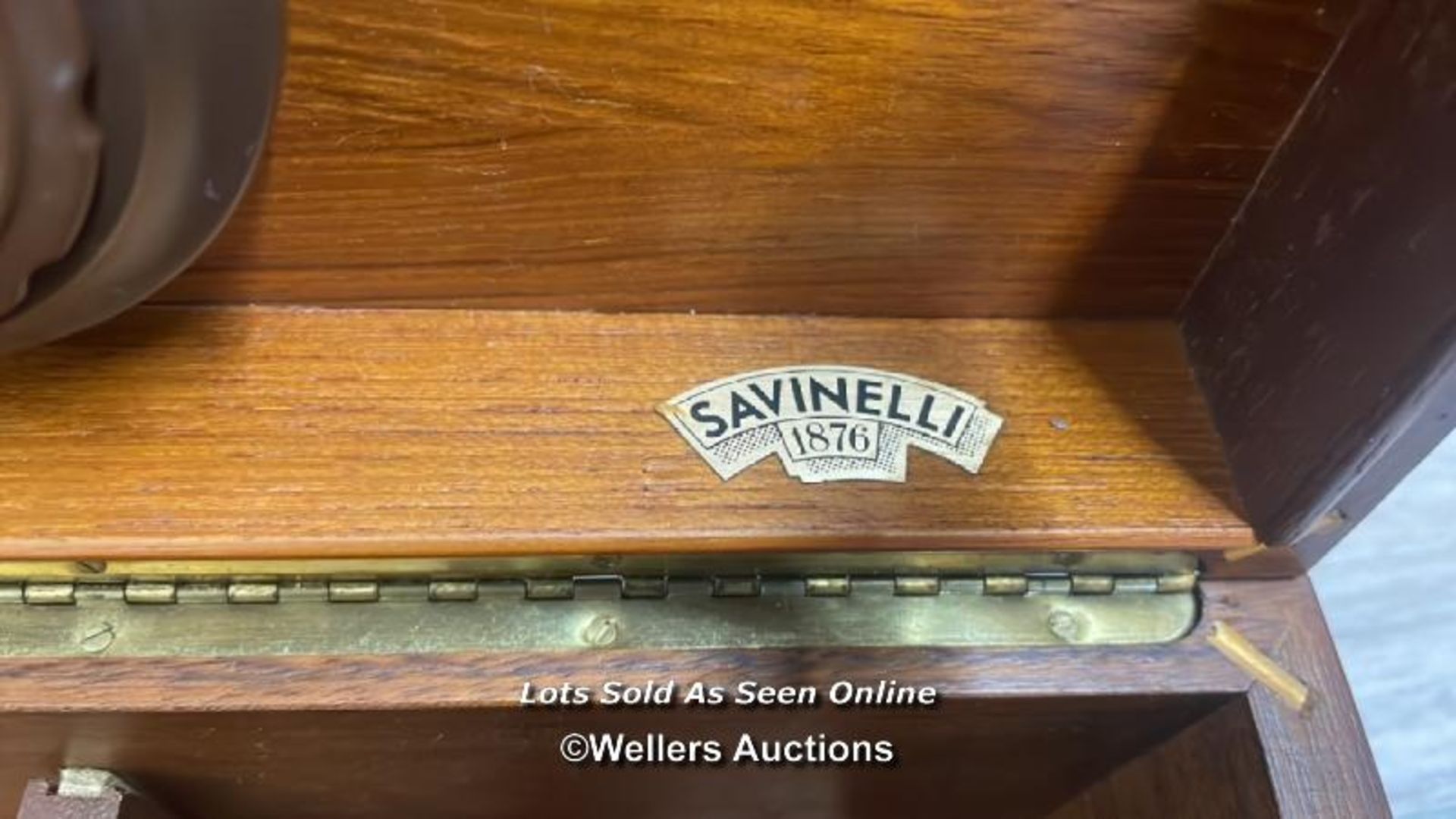 A SAVINELLI CIGAR HUMIDOR WITH BOXED DONATUS CIGAR CUTTER AND TWO MORE SMALL CIGAR CUTTERS - Image 4 of 7