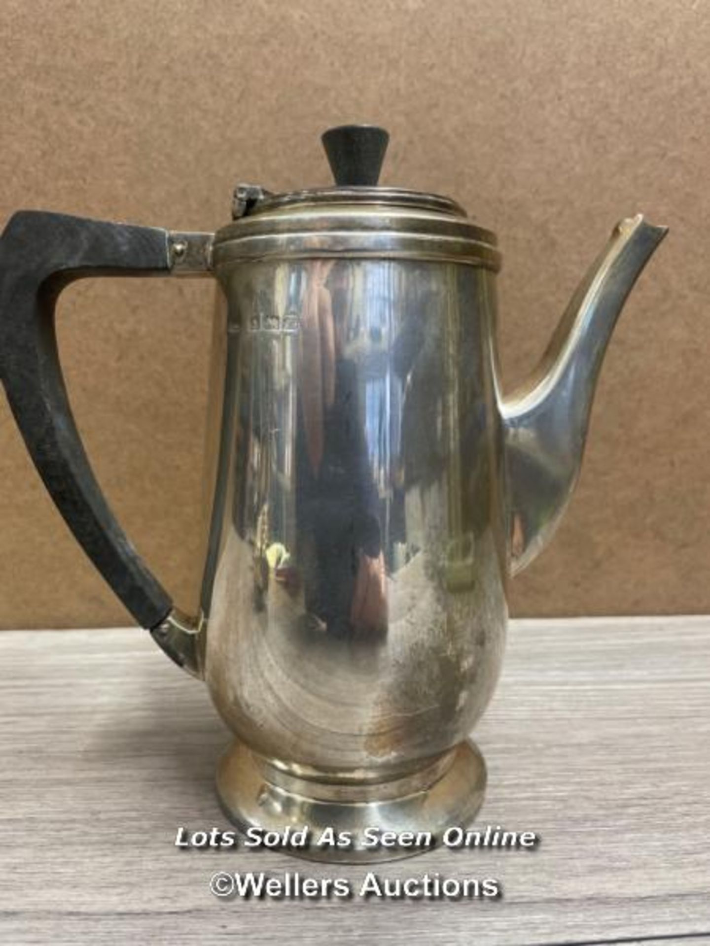 A HALLMARKED SILVER COFFEE POT WITH EBONISED HANDLES BY RIED & SONS AND TWO HALLMARKED SILVER - Bild 3 aus 11