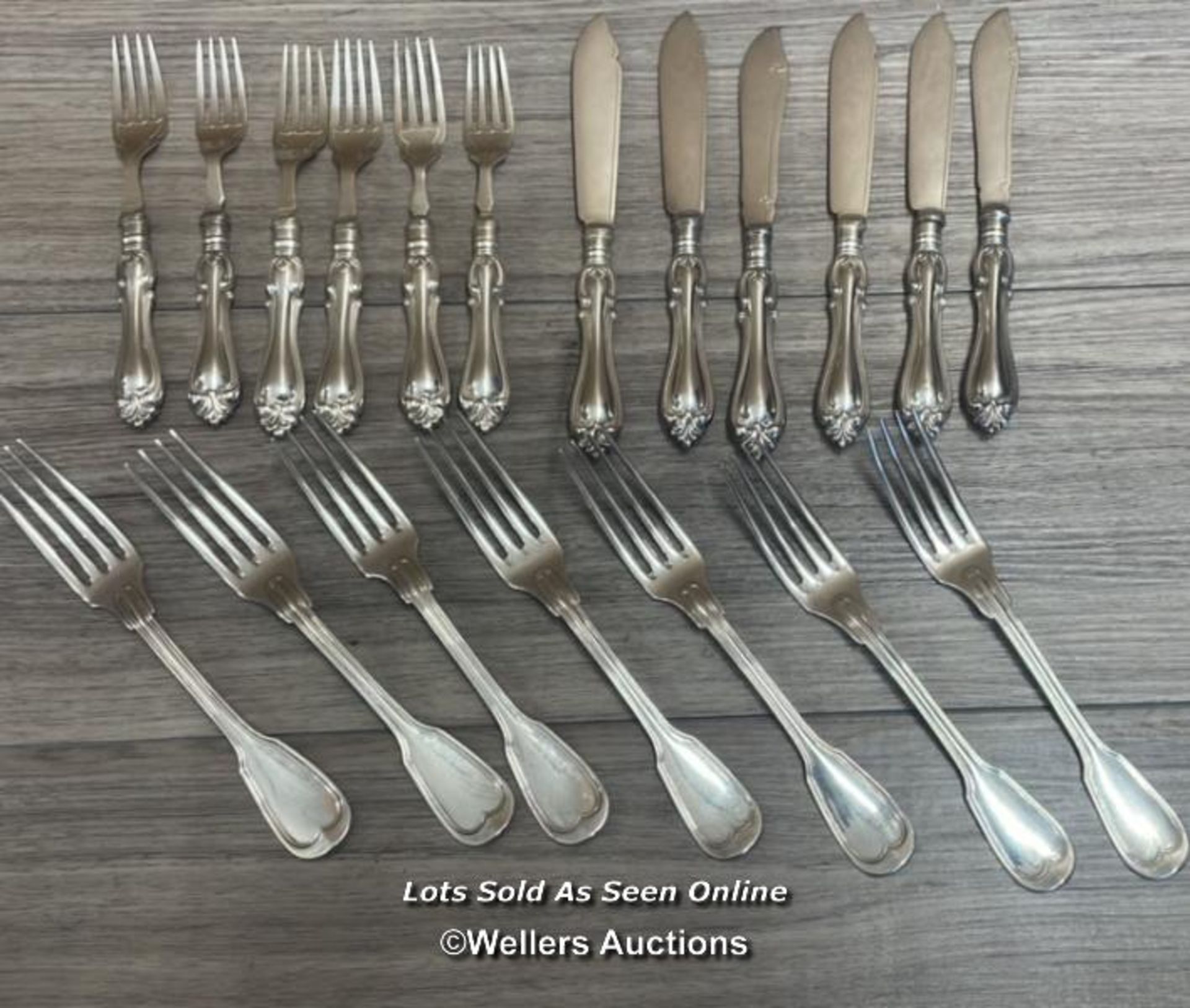 ASSORTED ANTIQUE CUTLERY SOME MATCHING INCLUDING LAMY & LACROIX FORKS (19)