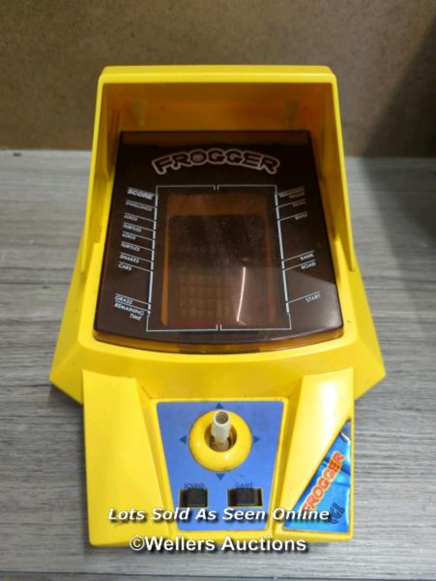 VINTAGE KONAMI FROGGER TABLETOP GAME, WITH ORIGINAL BOX AND PACKING FOAM - Image 3 of 9