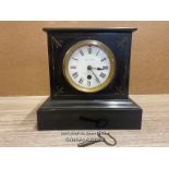 A WORDLEY BROS BLACK SLATE MANTLE CLOCK WITH KEY IN WORKING ORDER, 22 X 21 X 12.5CM