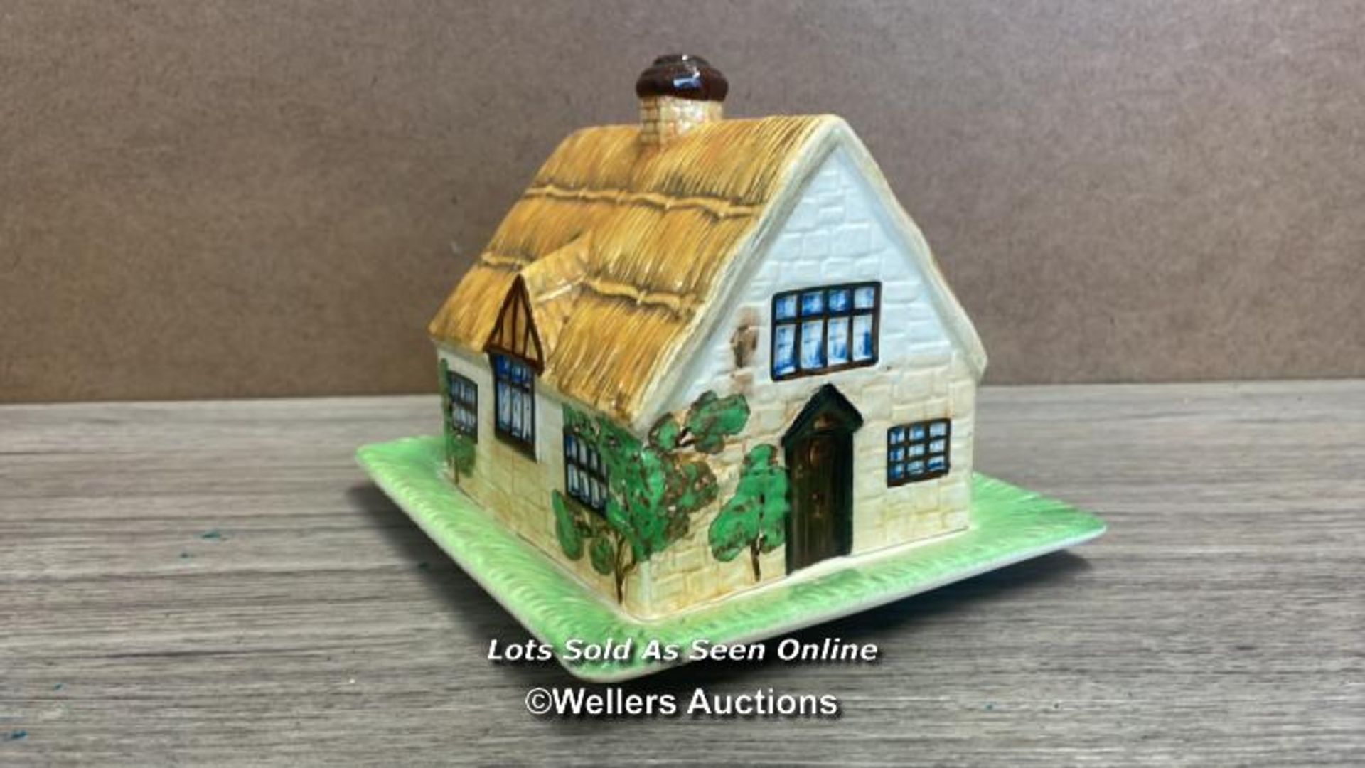 THATCHED COTTAGE CHEESE / BUTTER DISH & COVER - Image 2 of 3