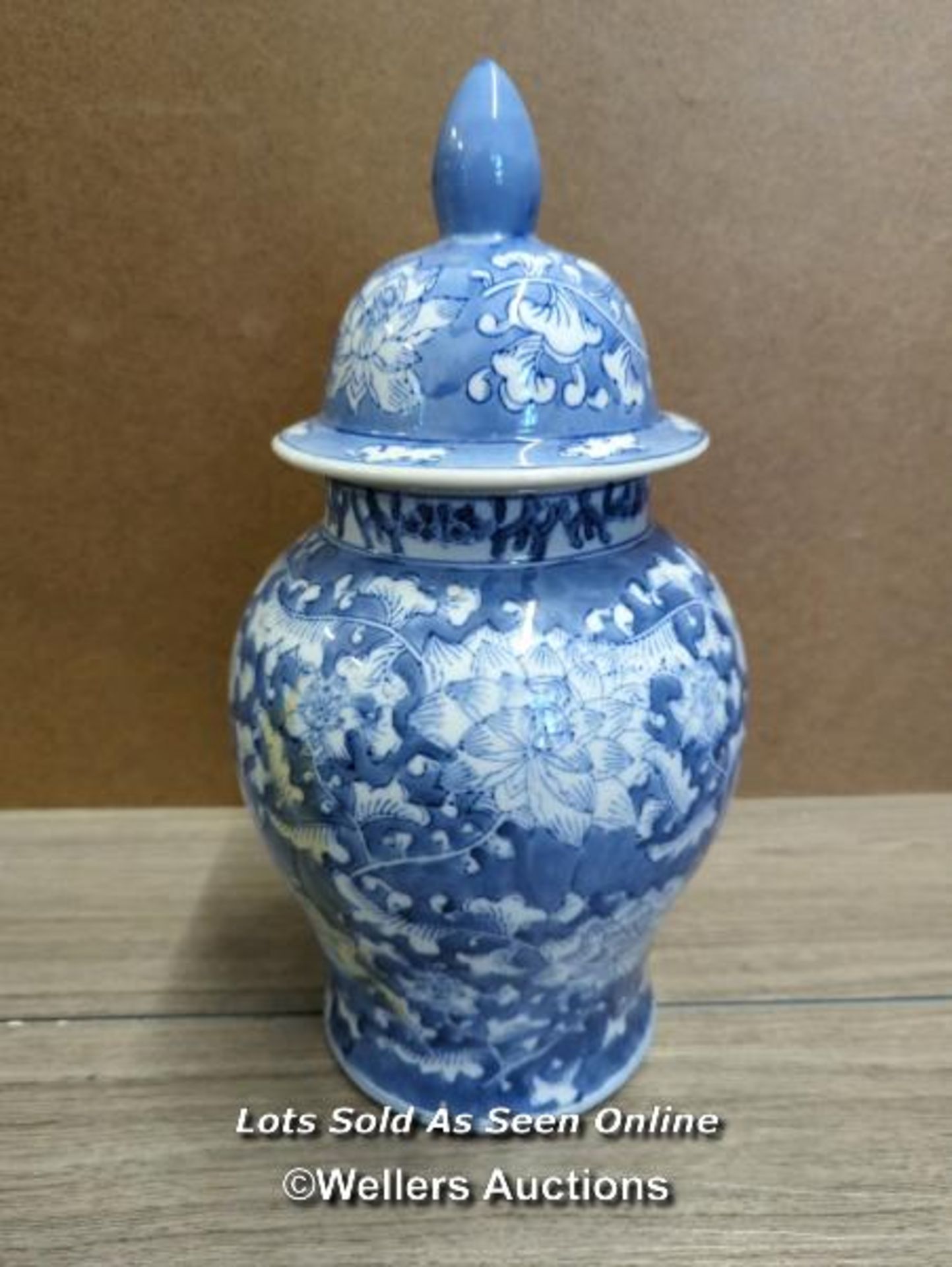 A BLUE AND WHITE CHINESE STYLE LIDDED GINGER JAR, 36CM HIGH