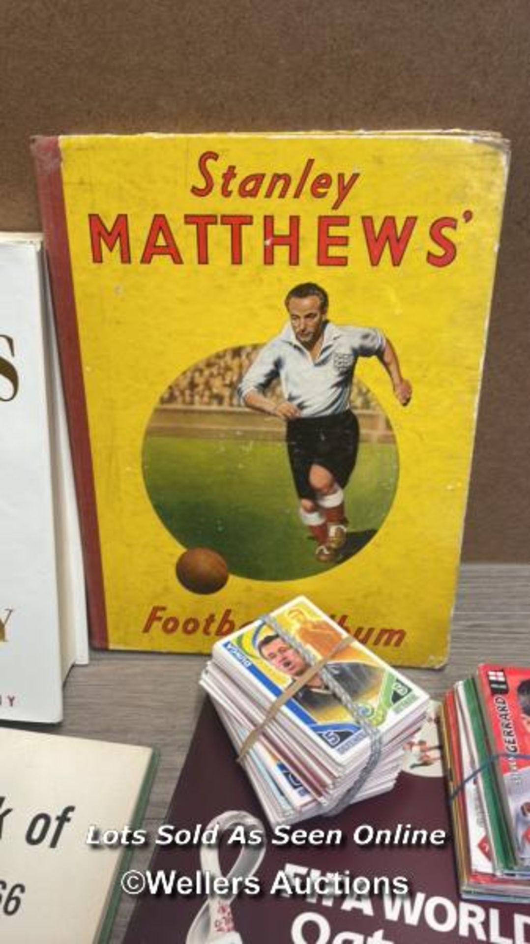 FOOTBALL - A LARGE COLLECTION OF BOOKS, COLLECTABLE CARDS INCLUDING THE BOYS BOOK OF SOCCER 1966, - Image 2 of 11