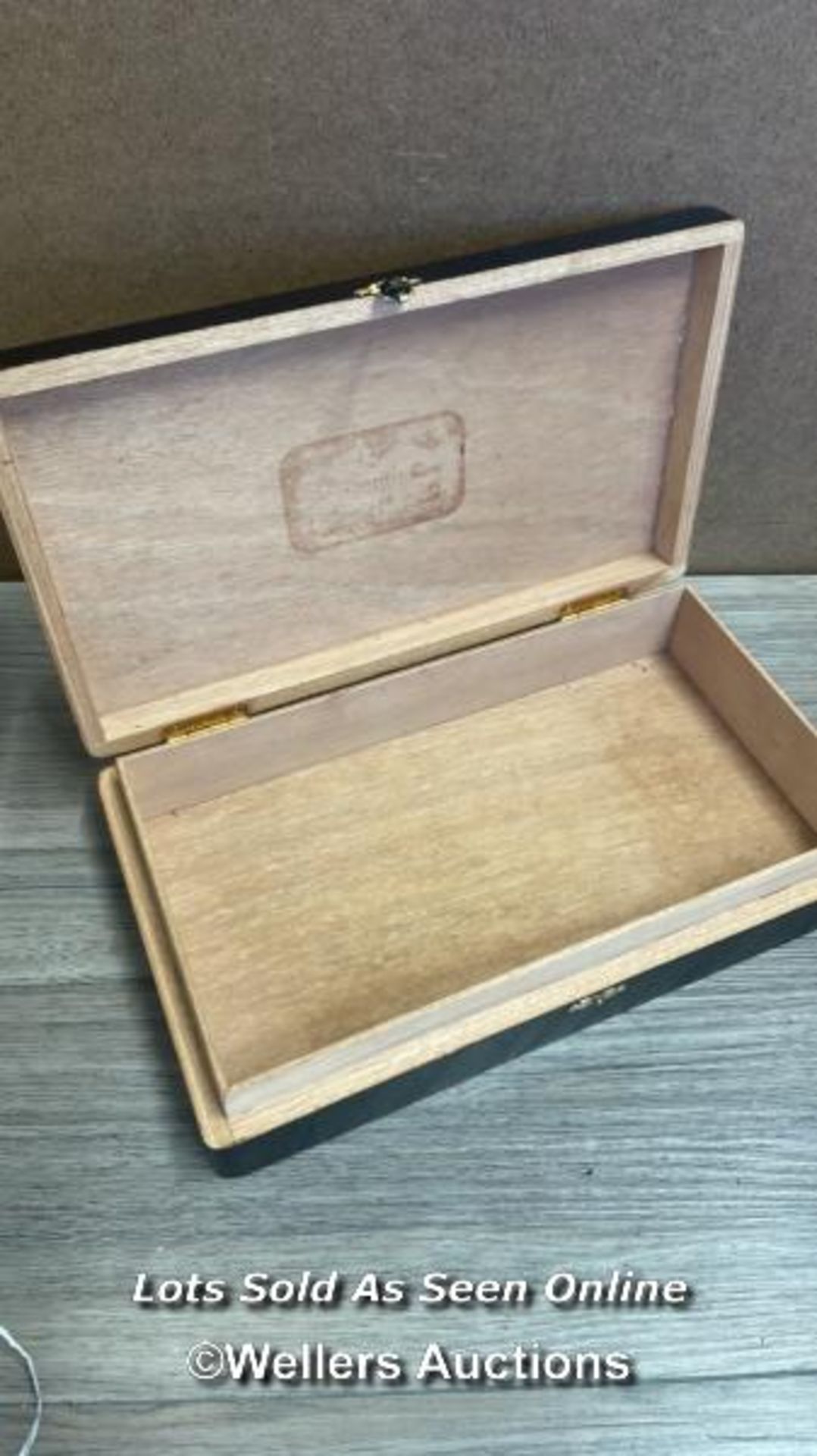 TWO COLLECTABLE EMPTY HABANA CIGAR BOXES, CATCHES & HINGES IN GOOD ORDER - Image 2 of 4