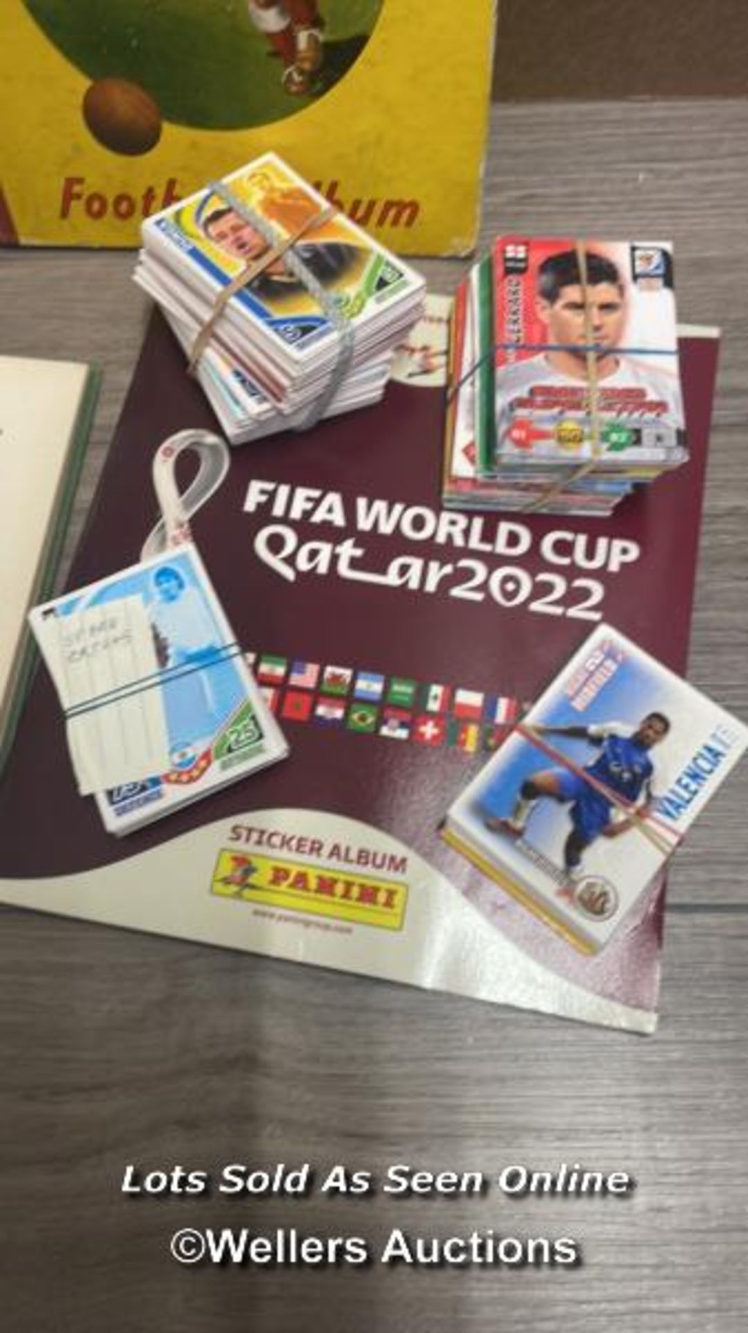 FOOTBALL - A LARGE COLLECTION OF BOOKS, COLLECTABLE CARDS INCLUDING THE BOYS BOOK OF SOCCER 1966, - Image 8 of 11